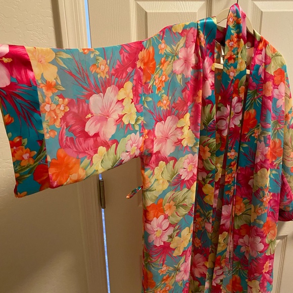 Sheer floral “robe” - Picture 3 of 5